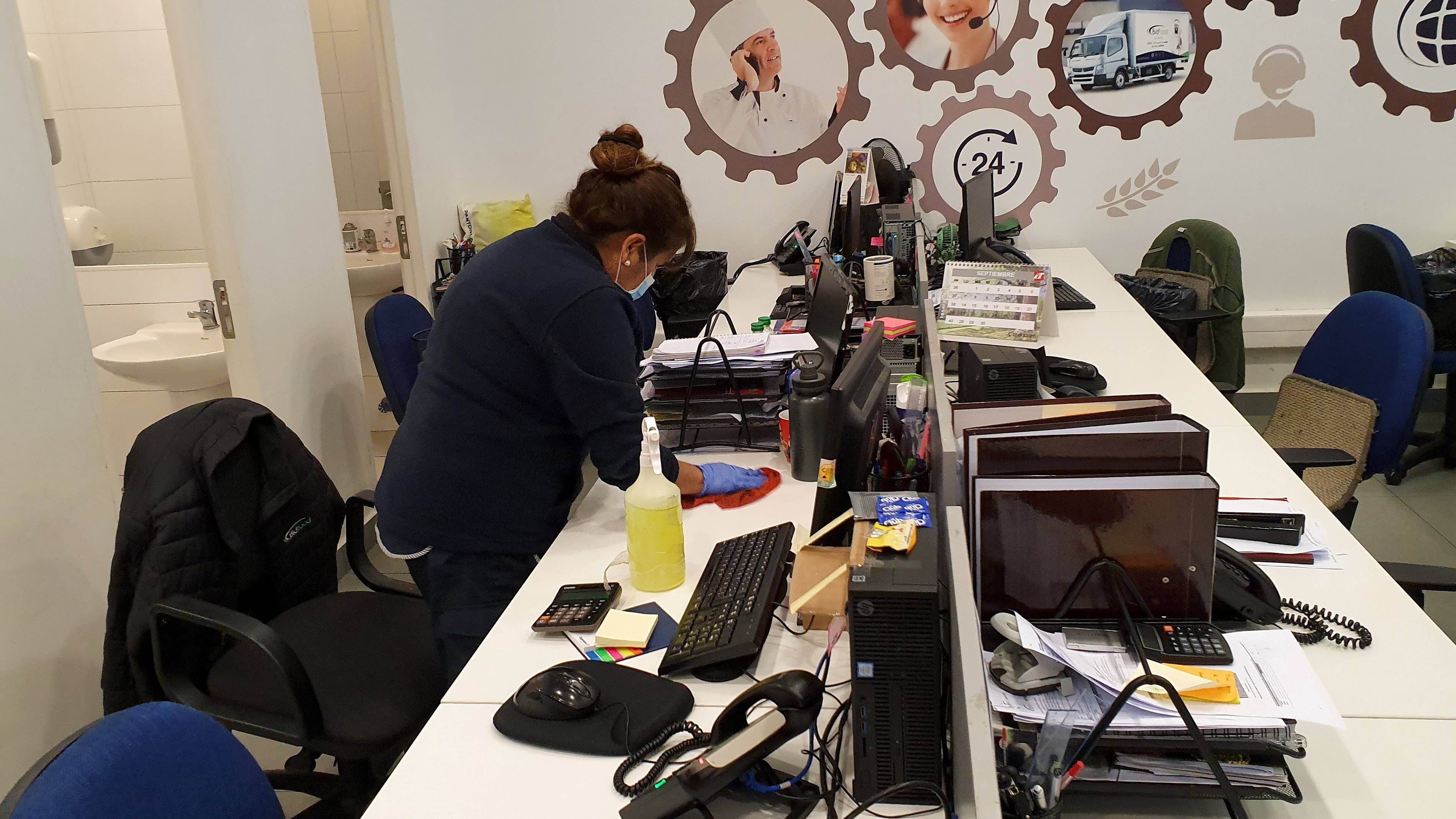 Servicio de aseo y limpieza profesional de oficinas en Santiago